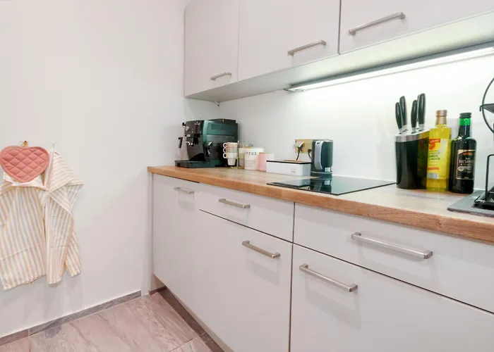 Zentral - Netflix - 2 Stoecke - Arbeitsplatz